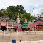 Tempel von der Straße aus gesehen